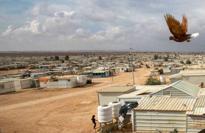 استطلاع: غالبية اللاجئين السوريين في الأردن لا يرغبون بالعودة لبلدهم