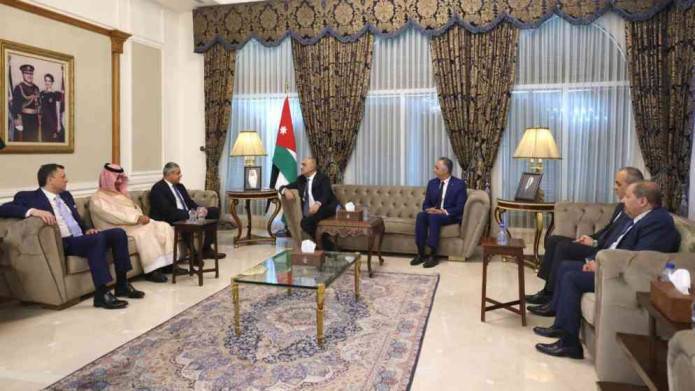 الخصاونة يؤكد أهمية التعاون العربي في القطاع السياحي