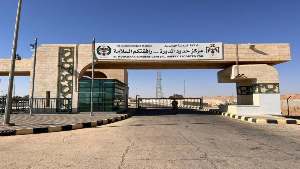 الأجهزة الأمنية تضبط 30 مسدسا في سبير سيارة على حدود المدورة