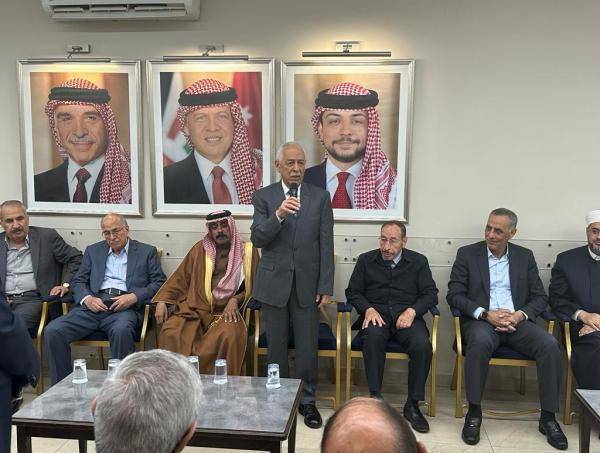 مندوبا عن الملك .. العيسوي يعزي عشيرة الطراونة