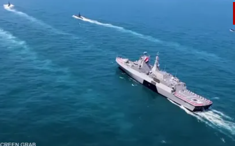 بالفيديو.. وصول فرقاطة القهار إلى قاعدة الإسكندرية بمصر