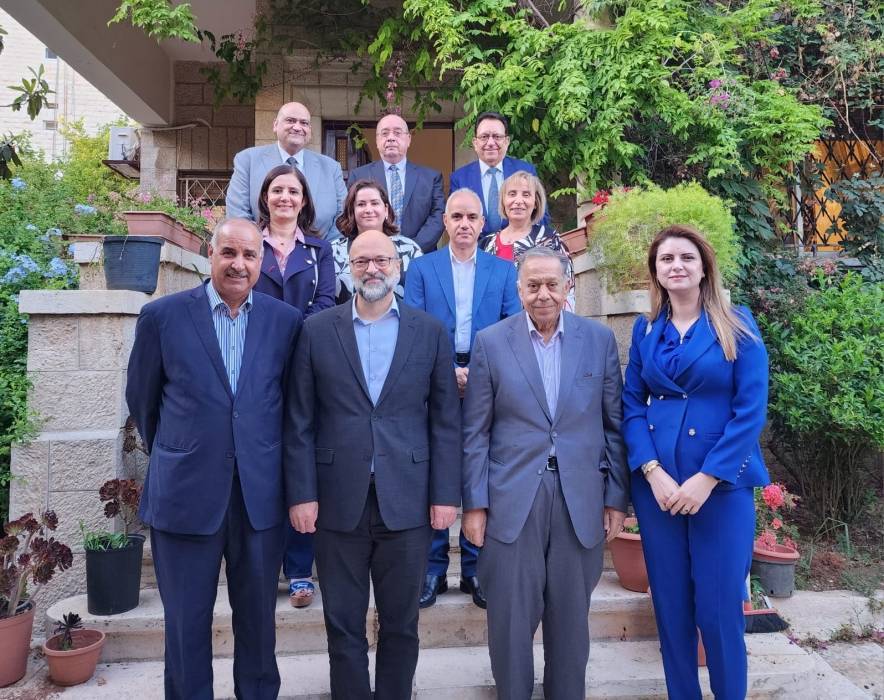 الرزاز يدعو إلى إعطاء البلديات صلاحيات أوسع ويحذر من الايدي المرتجفة