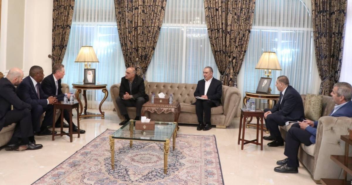 رئيس الوزراء يلتقي رئيس مجلس إدارة شركة البمارل الأميركية