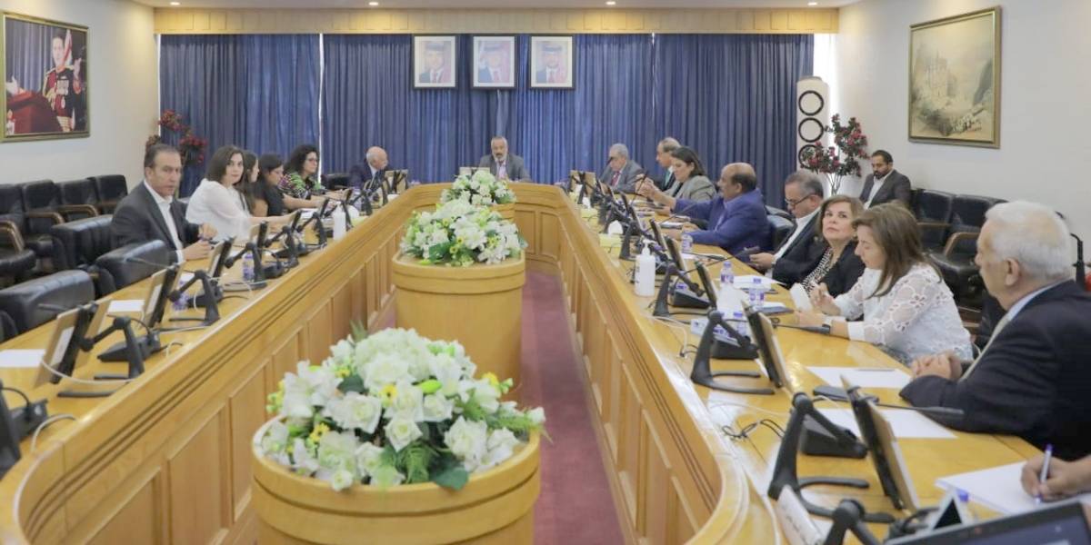 خدمات الأعيان تبحث سبل توجيه البحث العلمي نحو الأولويات الوطنية
