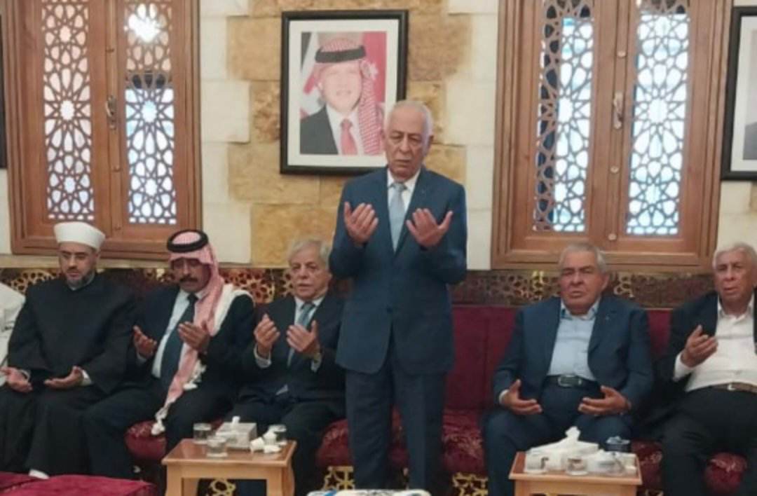 مندوبا عن الملك .. العيسوي يعزي عشيرة الخصاونه