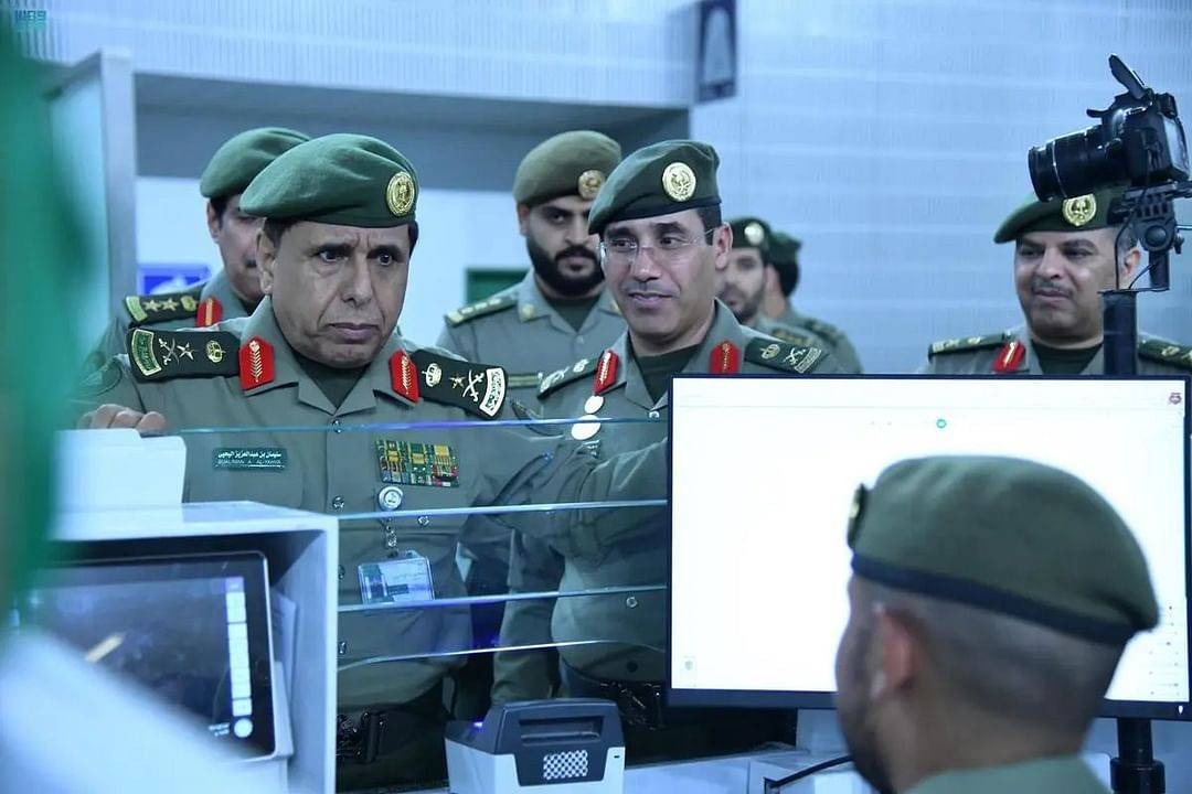 السعودية : الفريق سليمان اليحيى تابع  سير العمل في صالات الحج