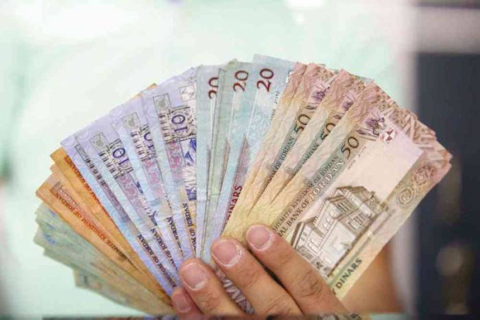 هل سيتم تأجيل الأقساط؟.. رئيس جمعية البنوك يحسم الإجابة