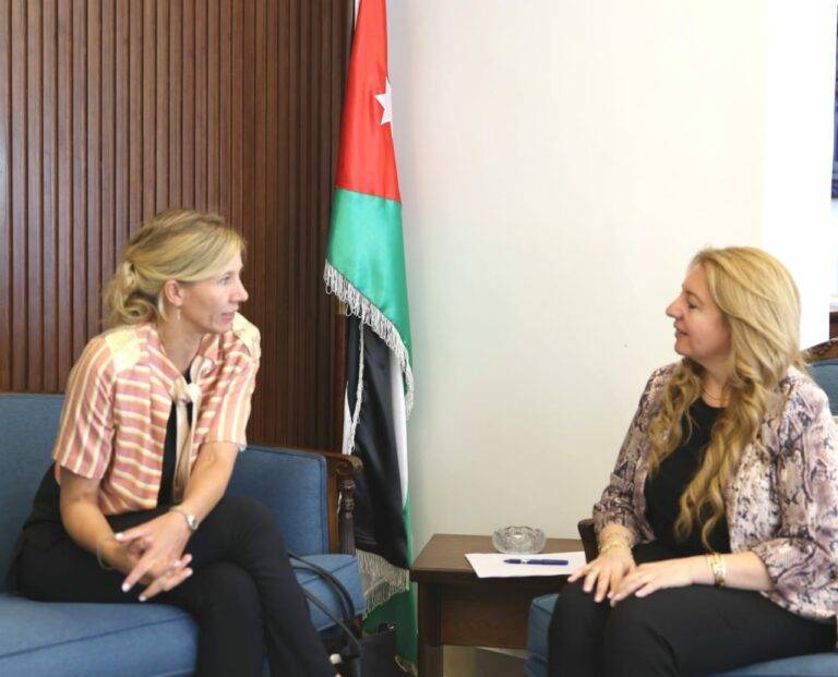 وزيرة الشؤون القانونية تستقبل السفيرة السويدية
