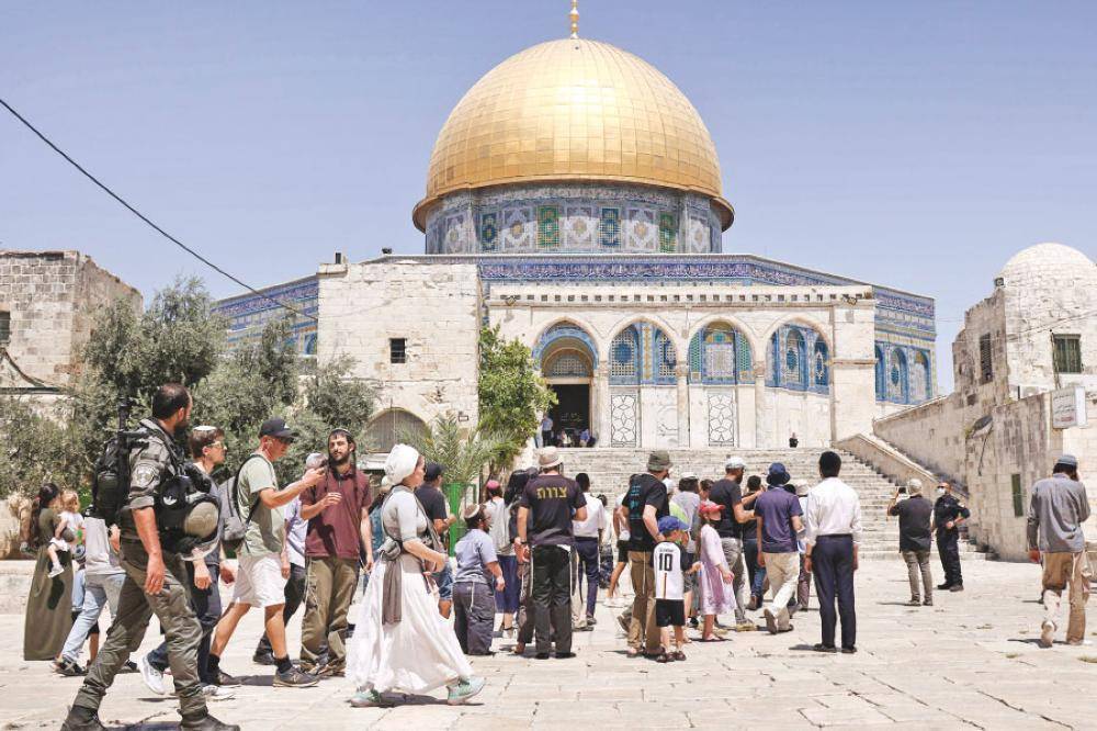 مستوطنون متطرفون يقتحمون الأقصى