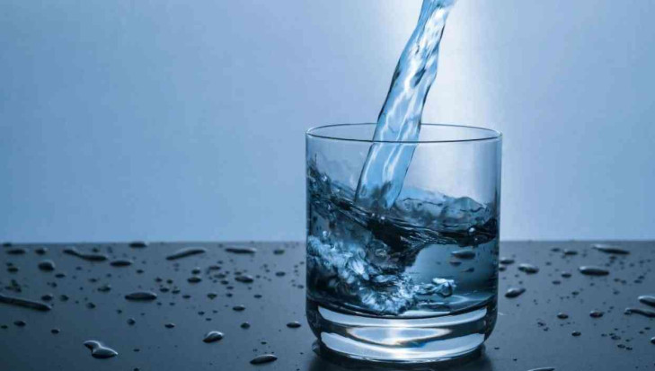 هل يحتاج الجسم 2 لتر من الماء يوميا؟