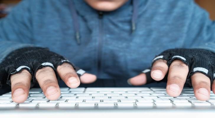 انتحل صفة شخصية سعودية...توقيف محتال أوهم الأردنيين بجائزة نقدية