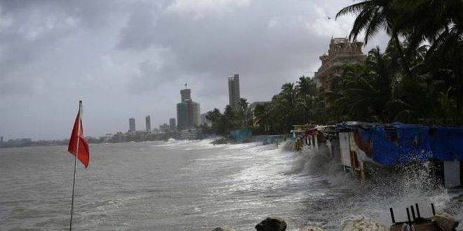 إجلاء 150 ألف شخص في باكستان والهند مع اجتياح إعصار بيبارجوي