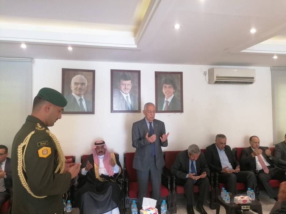 مندوبا عن الملك .. رئيس الديوان الملكي يعزي عشيرة السعودي