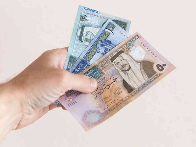 الحكومة: تغيير جذري في رواتب موظفي القطاع العام
