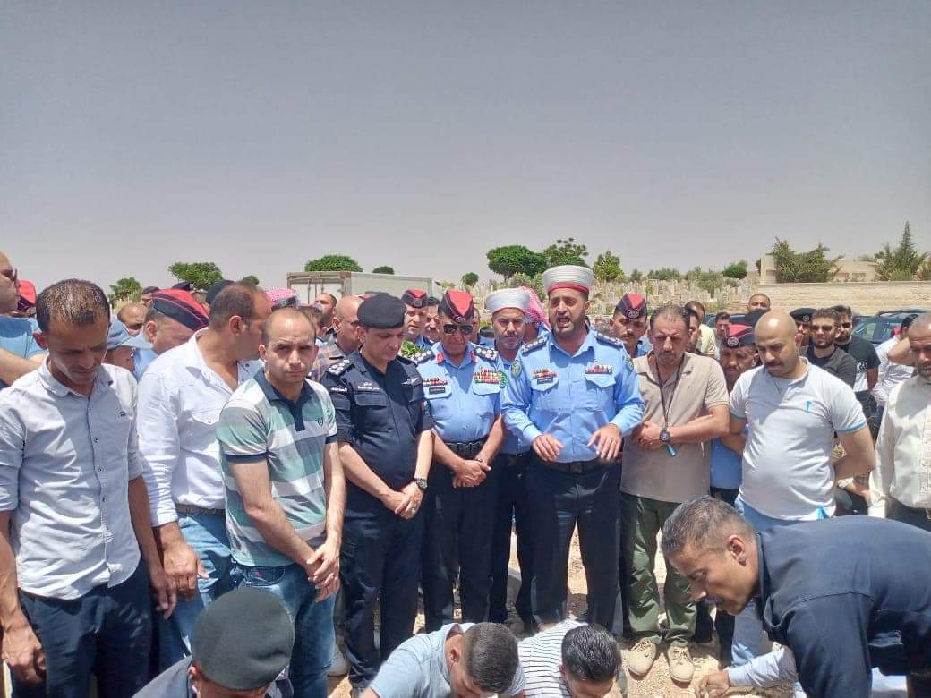 العميد عمر الكساسبة يشارك بتشييع جثمان الوكيل فهد الضمور...صور