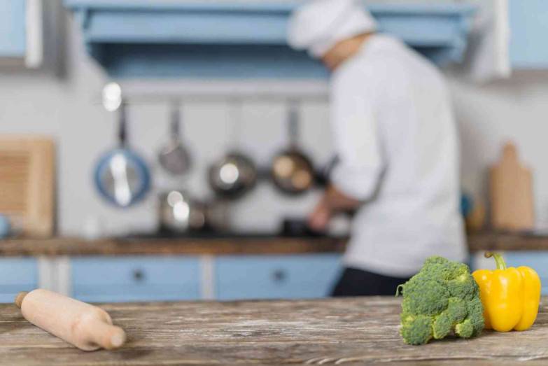 عائلة أردنية تعلن عن حاجتها لـشيف براتب 1500 دينار.. وهذه شروطها