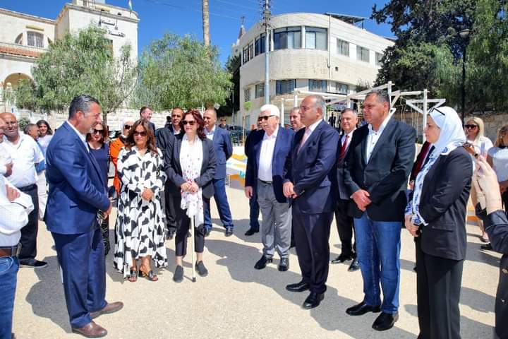 أمين عمان يفتتح حديقة جبل عمان.