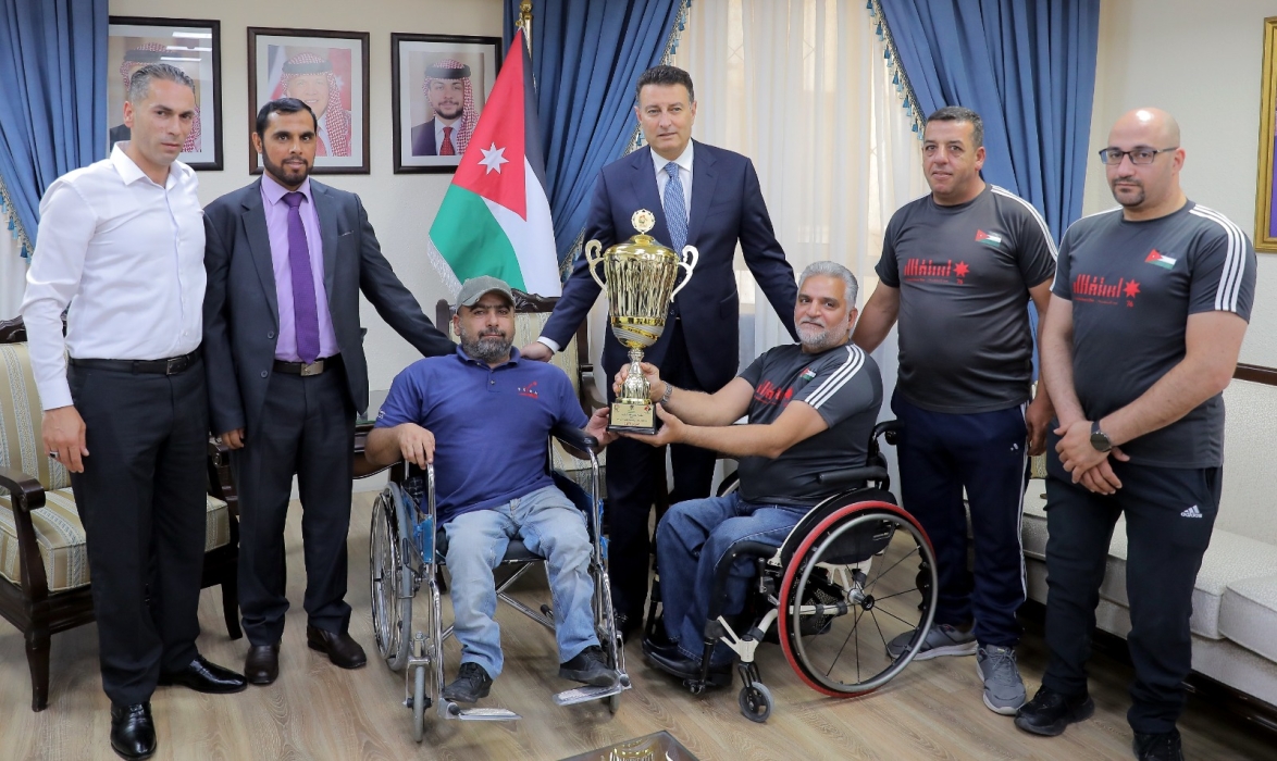 الصفدي يكرم نادي أجياد الغد لذوي الإعاقة ويؤكد دعم مجلس النواب لهم