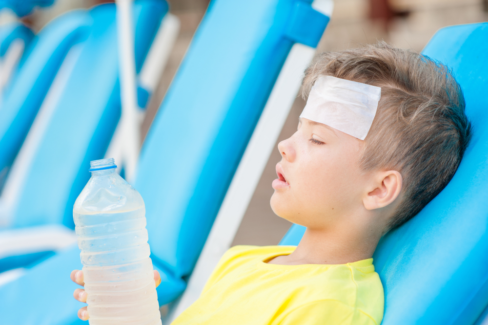 ما الإسعافات الأولية للطفل إذا أصيب بضربة شمس؟