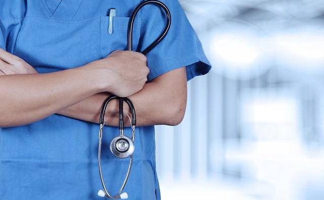 نقابة الممرضين تدعو لإنشاء عيادات في المدارس