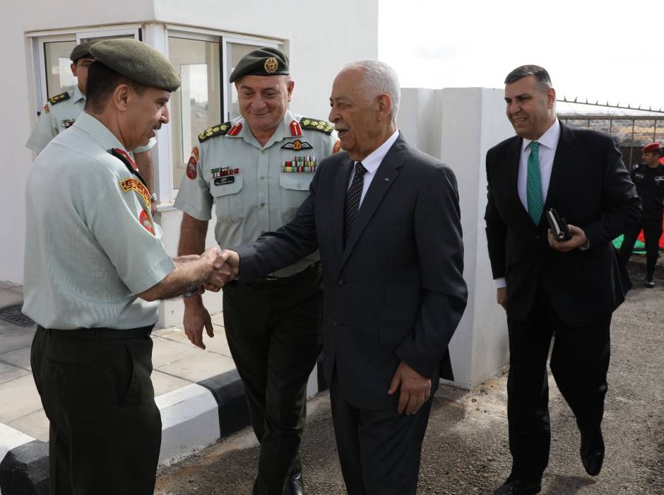 العيسوي يفتتح وحدة غسيل كلى بالمركز الطبي العسكري بمأدبا