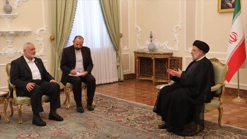 هنية يبحث مع الرئيس الإيراني التطورات السياسية