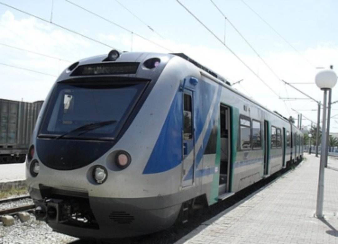 قتيلان و30 مصابًا في حادث انقلاب قطار في تونس ...صور