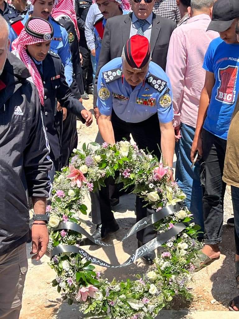 العميد  الجازي يشارك في تشييع جثمان الملازم أسامة حجازين