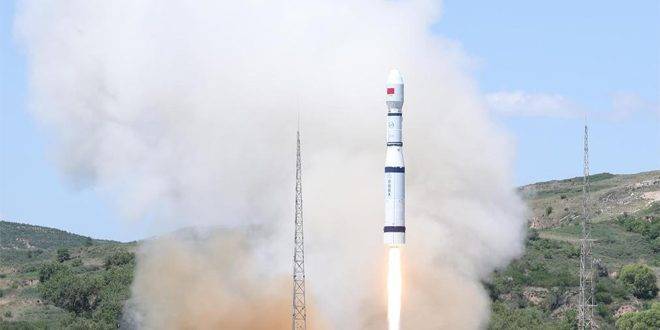 الصين تطلق قمراً صناعياً جديداً لإجراء التجارب في الفضاء