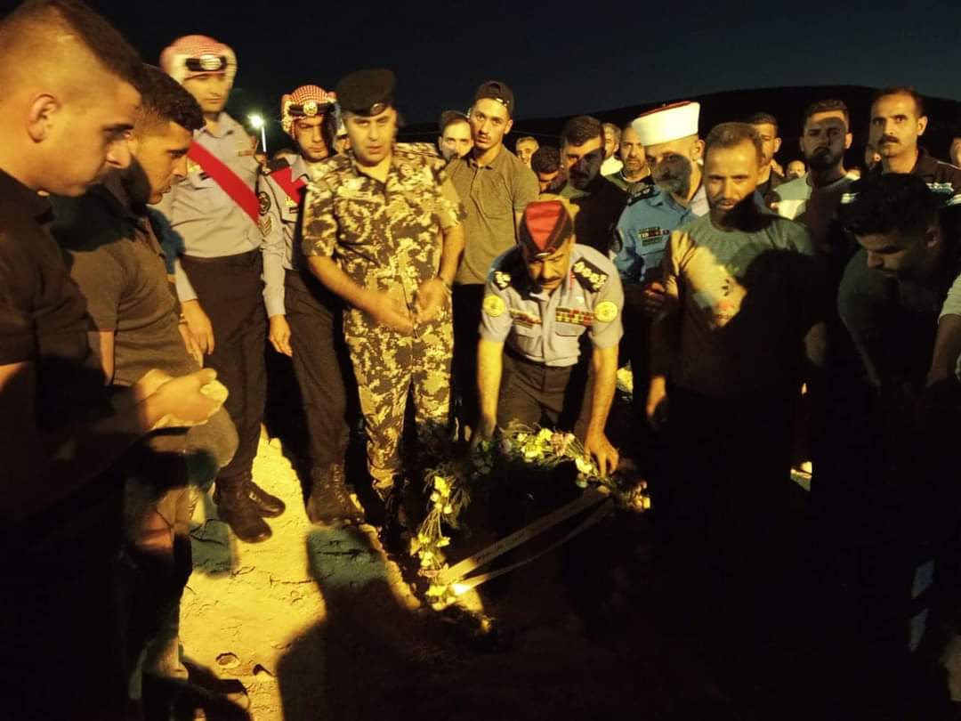 العقيد احمد العبوس يشارك في  تشييع جثمان الملازم يحيى احمد  المطرمي...صور