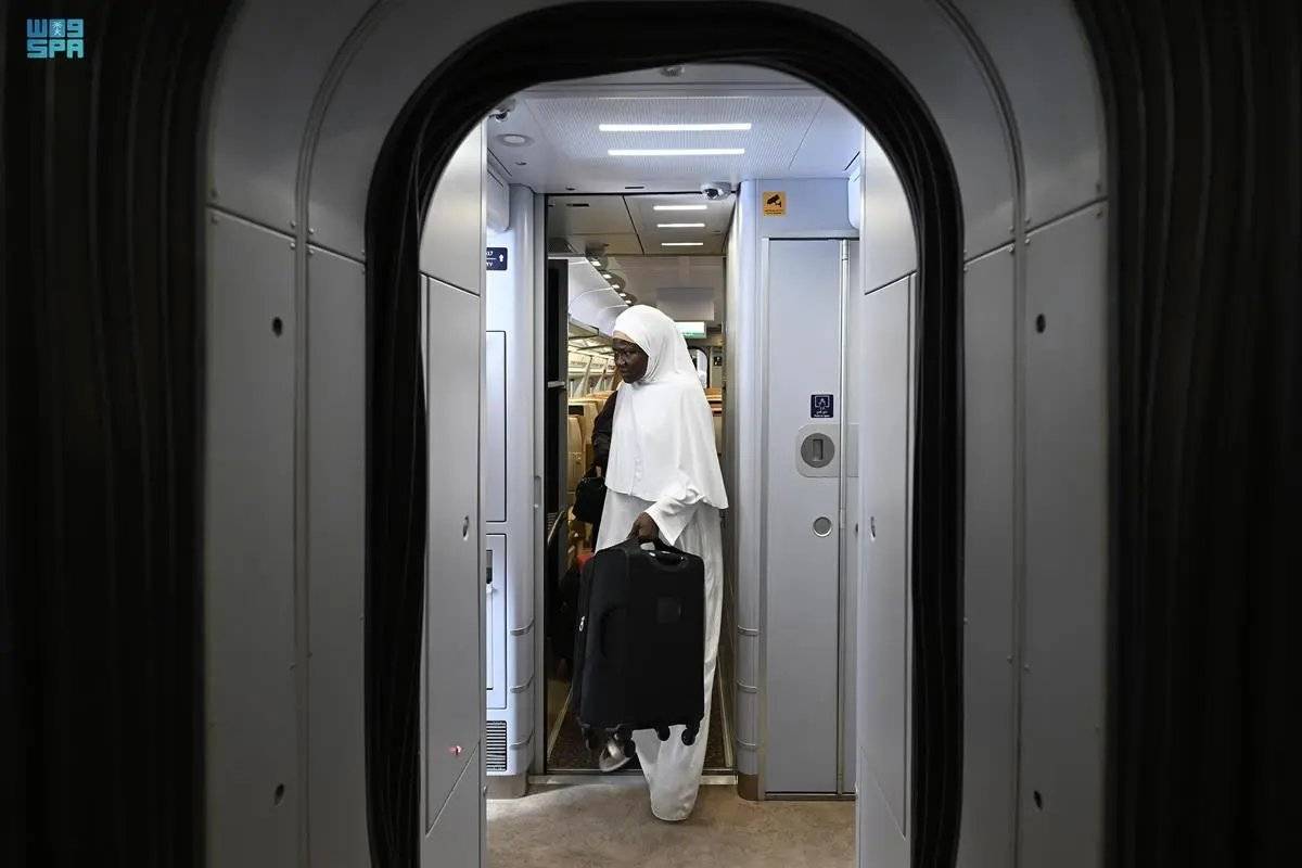 بالقطار الكهربائي السريع.. وصول أولى رحلات الحجاج من جدة والمدينة لمكة  صور