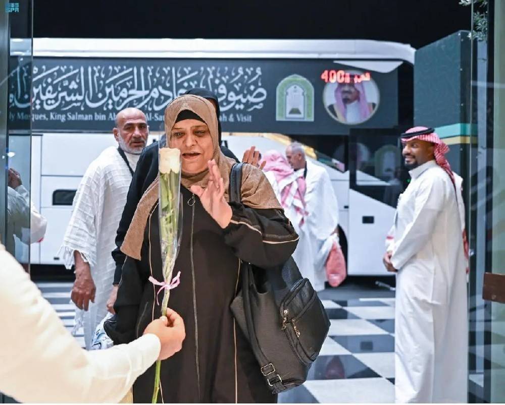 وصول 329 حاجاً وحاجة من أسر الشهداء والمصابين الفلسطينيين في برنامج ضيوف خادم الحرمين للحج