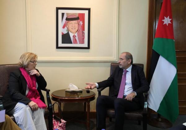 الصفدي يستقبل مساعدة وزير الخارجية الأمريكية