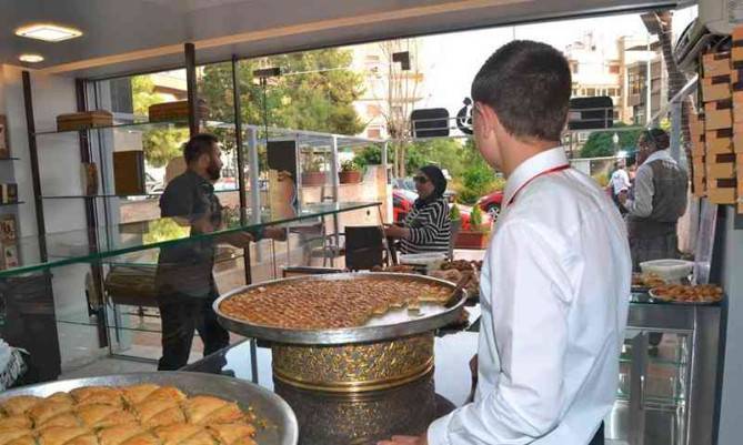 العواد: الوضع التجاري قبل العيد سيء جدا.. وعدم تأجيل الاقساط عمّق التراجع