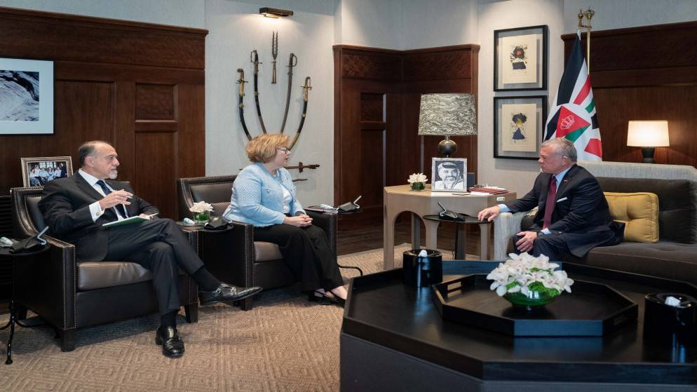 الملك يؤكد أهمية تكثيف جهود الدفع نحو التهدئة وخفض التصعيد بالأراضي الفلسطينية