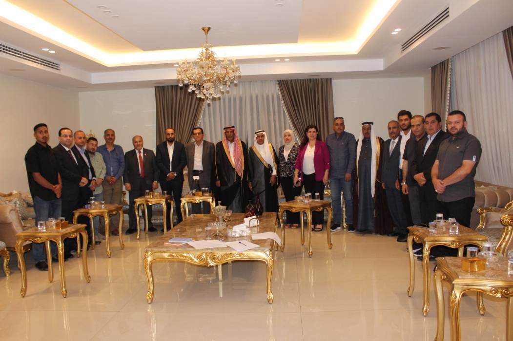 الأمين العام  و الاعضاء  لحزب الائتلاف الوطني يعقدون اجتماعًا