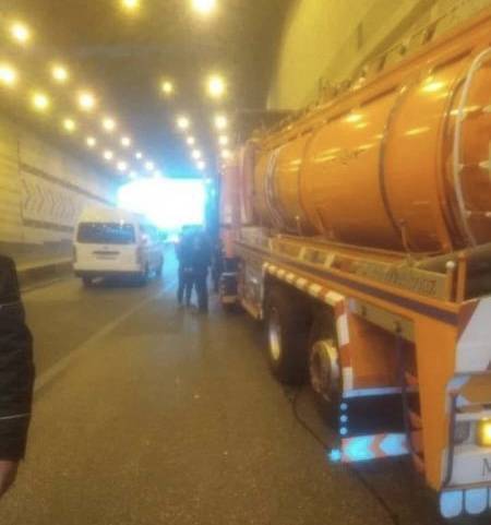 إزدحام مروري خانق بسبب تعطل صهريج ما قبل نفق عبدون
