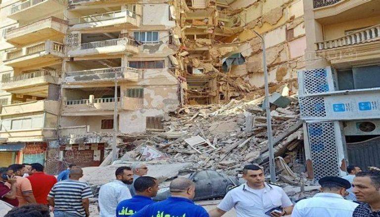 مصر ..انهيار عقار من 13 طابقاً في الإسكندرية