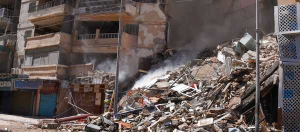 كشف هوية سكان العقار المنهار بالإسكندرية.. وموقف المصابين