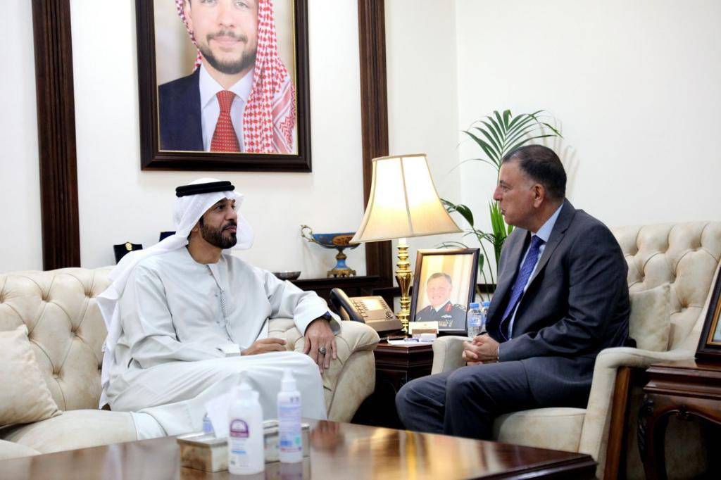 وزير الداخلية يلتقي السفير الإماراتي