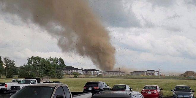 مصرع شخص وأضرار مادية كبيرة جراء إعصار في ولاية إنديانا الأمريكية