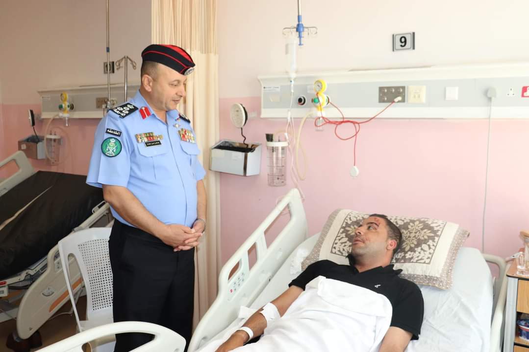 العميد وصفي العزام يعود الرقيب صالح المحيسن