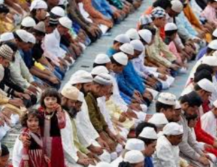 العيد فرصة عظيمة للفرح وإذابة جليد الخصومة وتطهير القلوب من البغضاء