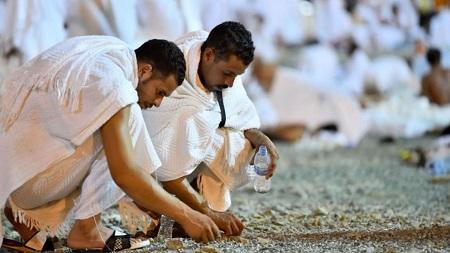 بدء نفرة الحجاج من صعيد عرفات إلى مزدلفة