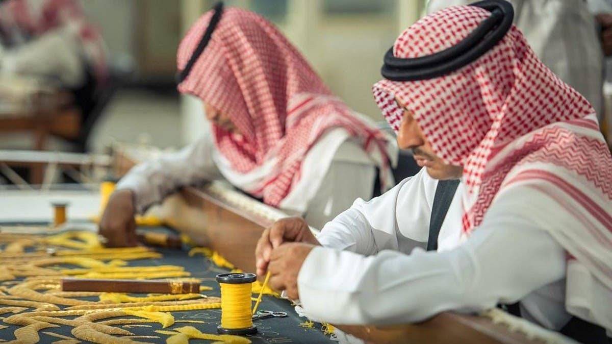 بالذهب والحرير والفضة.. يُحَاك ثوبُ الكعبة كل عام
