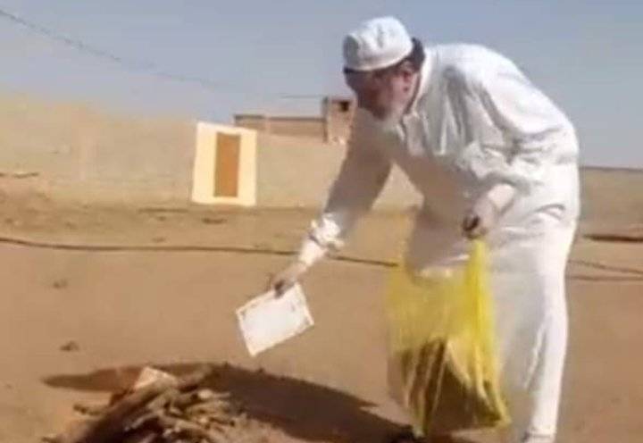 رجل الأعمال السعودي .سليم بن فدغان الرشيدي يحرق دفاتر الديون بمناسبة عشر ذي الحجة_صور