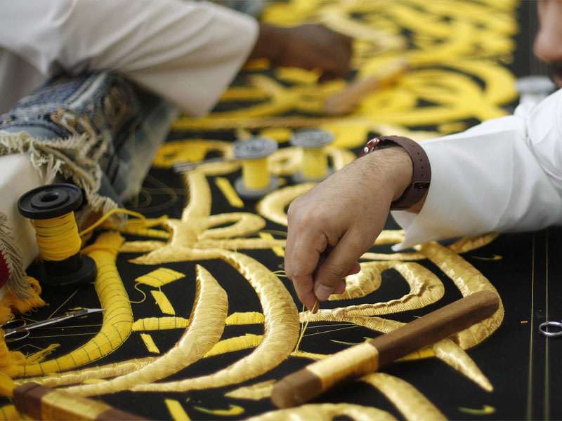 120 كيلو من أسلاك الذهب... لاستبدال كسوة الكعبة... تفاصيل
