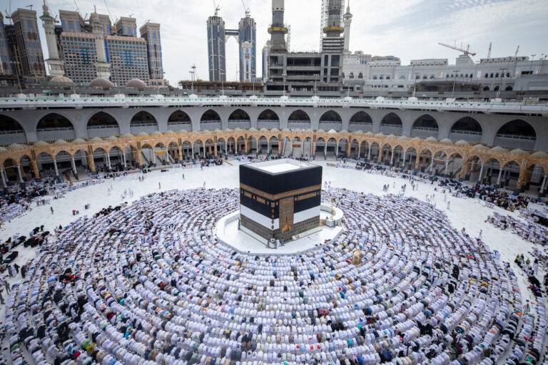 الحجاج المتعجلون يتجهون لطواف الوداع ومغادرة مكة