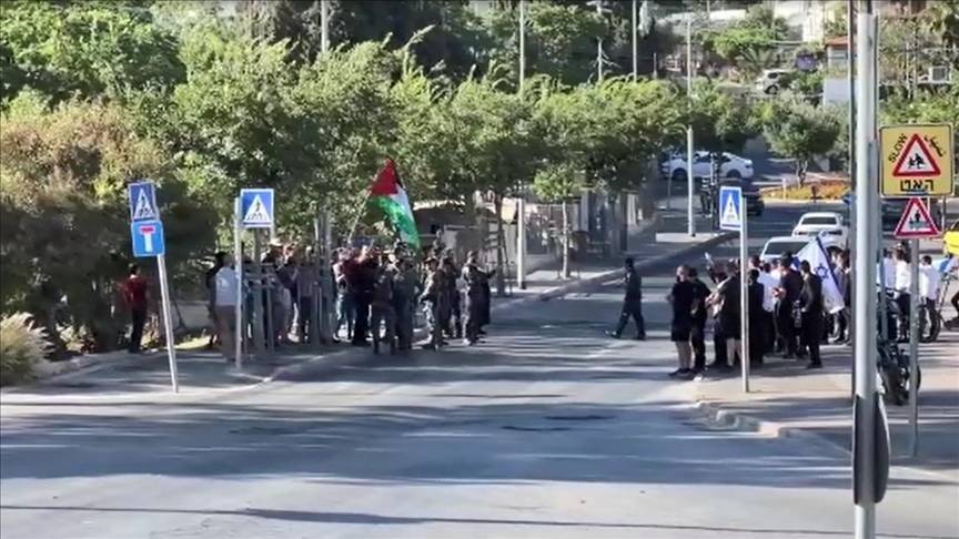 القدس.. فلسطينيون ومتضامنون يشاركون بمسيرة منددة بالاستيطان