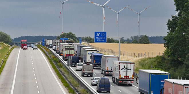 روسيا تحظر على الشاحنات البولندية المرور عبر أراضيها